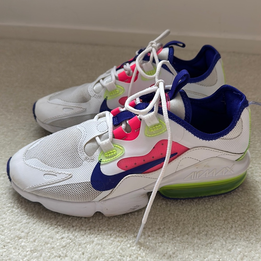 Girls Nike Airmax sneakers